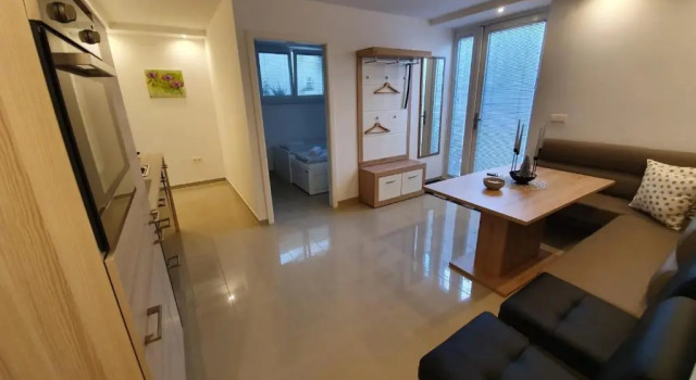 K40, Book Hotel  