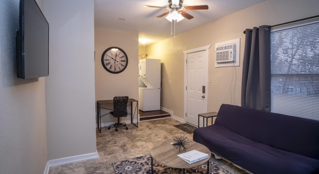 Cozy Downtown Guest House 2br/1ba Sleeps 8, Book Pension Gæstehuse i Bexar County, Pension