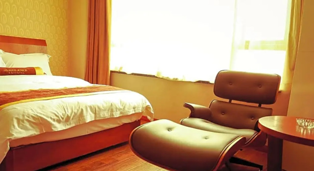 Семейный люкс James Joyce Coffetel Hotel Chengdu Baicao Street Metro Station Branch
