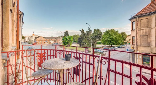 3 Bedrooms flat with parking and breakfast
