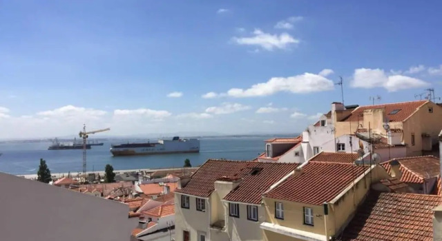 Апартаменты Superior Alfama Delight Panoramic River and Historic City Views 3 Bedrooms and 2 Bathrooms AC 18th Century Building