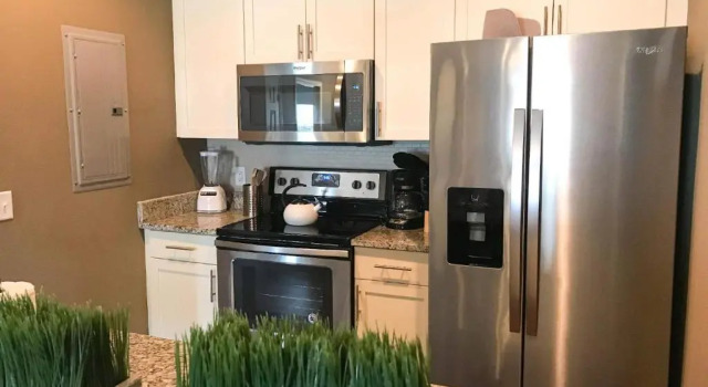 Коттедж Luxury bedroom townhouse comfortable sleeps 8 Super close to Disney