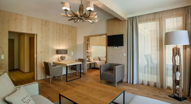 Люкс с балконом Almwellness Hotel Pierer