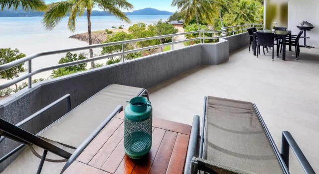 Апартаменты с 3 комнатами с видом на море Frangipani Apartments on Hamilton Island by HIHA