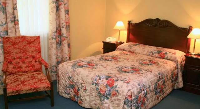 Семейный номер Standard Дуплекс с видом на сад Avonmore On The Park Boutique Hotel