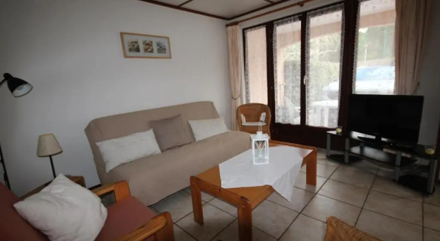 Domaine de vacances à 600m de la plage animations piscines en supplément villa climatisée 3 chambres 5 couchages WIFI LRPDSG12, Varaa Villa Hotellit Canal du Midi pysäköinnillä, Pysäköinti