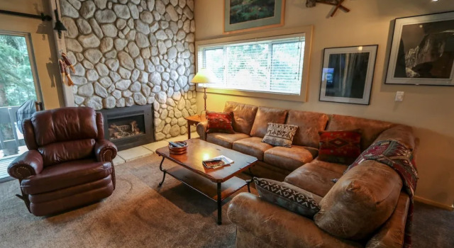 Snowcreek IV 622 Light, Bright and Updated, Walk to Snowcreek Athletic Club by RedAwning