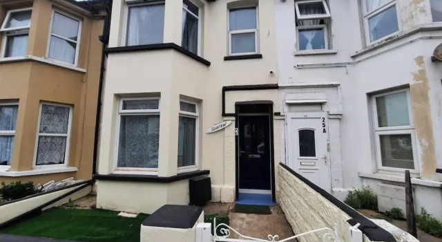 Seafront 2-bed Apt, Sleeps 4 in Clacton-on-sea