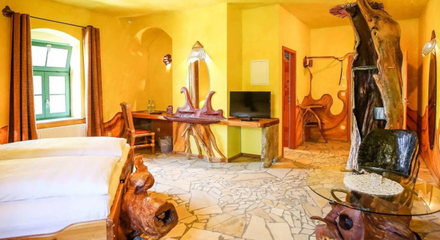 Backstage Hotel