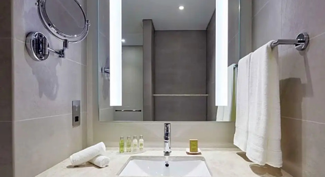 Двухместный люкс c 1 комнатой Hilton Garden Inn Muscat Al Khuwair