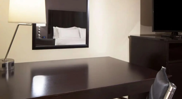 Люкс c 1 комнатой DoubleTree by Hilton El Paso Downtown
