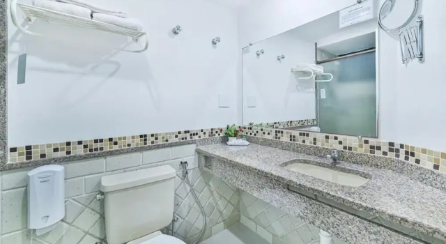 Трёхместный номер Standard с балконом Hotel Dan Inn Campinas Cambuí - Um Hotel Clássico em Campinas By Nacional Inn