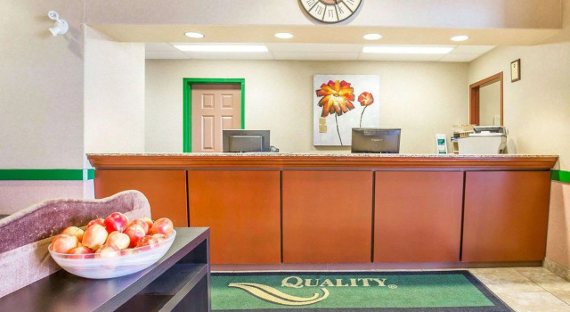 Quality Inn & Suites Lethbridge, Rezerwuj Hotel Hotele w Southern Alberta z parkingiem, Parking
