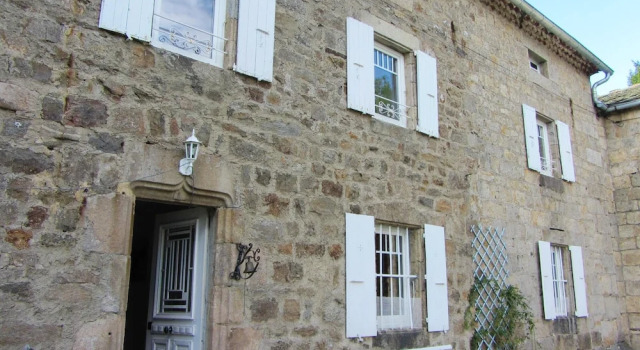 House With 4 Bedrooms in Saint-andré-en-vivarais, With Furnished Garde, Prenota Hotel Hotel a Alvernia con parcheggio, Parcheggio