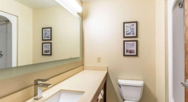 Люкс Comfort Suites Escanaba West