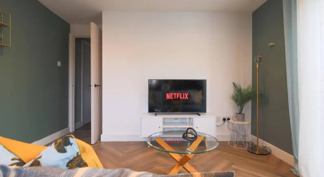 2-bed Apartment in Central Cardiff With Parking