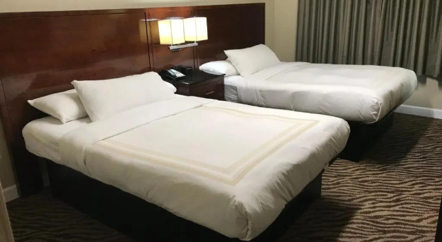 Четырёхместный номер Standard Hometown Inn & Suites