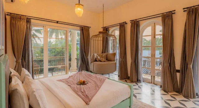ELIVAAS Yashgeet 4 BHK Villa with Pool, Varaa Villa Huvilat kohteessa Siolim, Villa