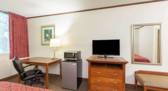 Четырёхместный номер Standard Schenectady Inn & Suites