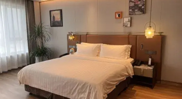 Люкс Executive с видом на озеро Maochen New Century Hotel