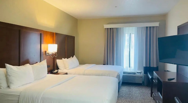 Четырёхместный номер Standard Comfort Inn & Suites Decatur-Forsyth