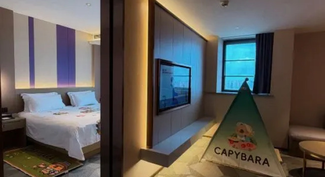 Семейный номер Standard Lavande Hotel Chengdou Qingbai River Phoenix Lake