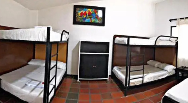 Кровать в общем номере La Rosa Nautica Hostel