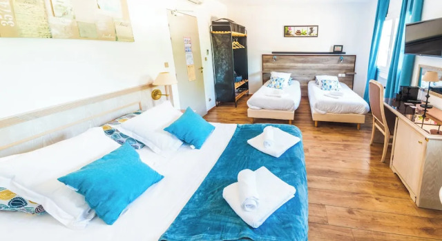 Семейный номер Standard Logis Hôtels La Bastide des Golfs