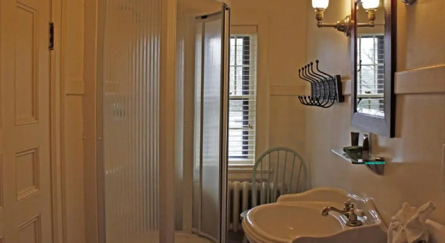 Трёхместный номер Standard Stone Chalet Bed & Breakfast Inn