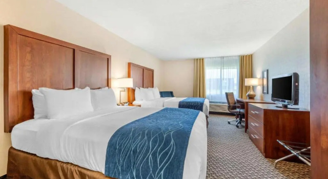 Четырёхместный люкс Comfort Inn & Suites near Route 66