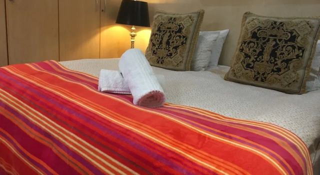Четырёхместный номер Deluxe с балконом Gordons Guesthouse