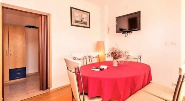 Mili - 250 m From sea - A2 Tina, Varaa Hotelli Hotellit Kvarner Islands uima-altaalla, Uima-allas