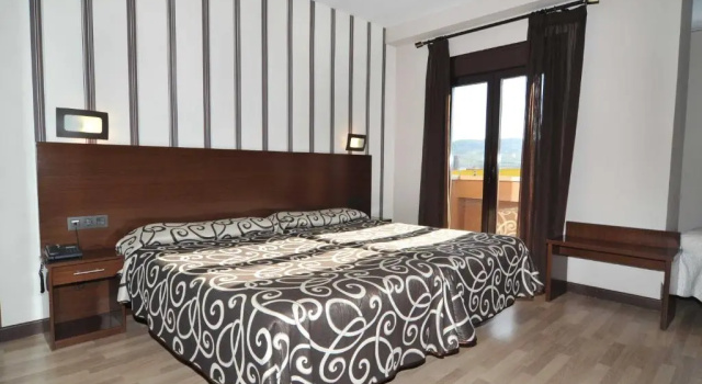 Трёхместный номер Standard Hotel Ciudad de Plasencia