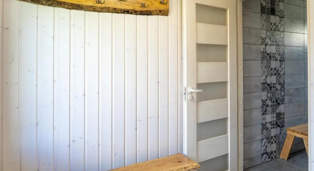 Cosy Family Guesthouse with Sauna and Garden, Prenota Hotel Hotel a Saaremaa con parcheggio, Parcheggio