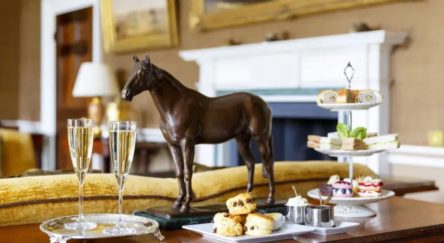 Люкс The Jockey Club Rooms