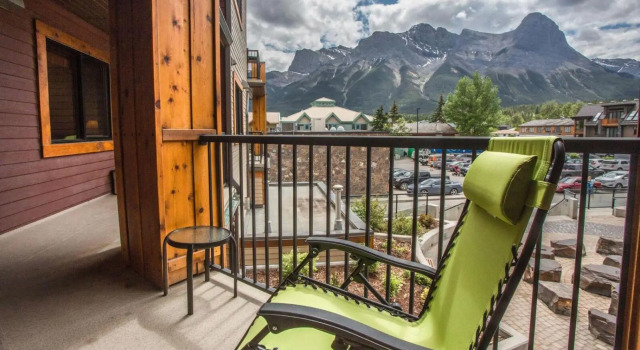 Beautiful Peak Vista - 2BR w Stunning Mt Views, Prenota Hotel Hotel a Canmore con parcheggio, Parcheggio