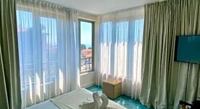 Люкс Best Western Journel Hôtel & Roof Top Antibes-Juan-les-Pins