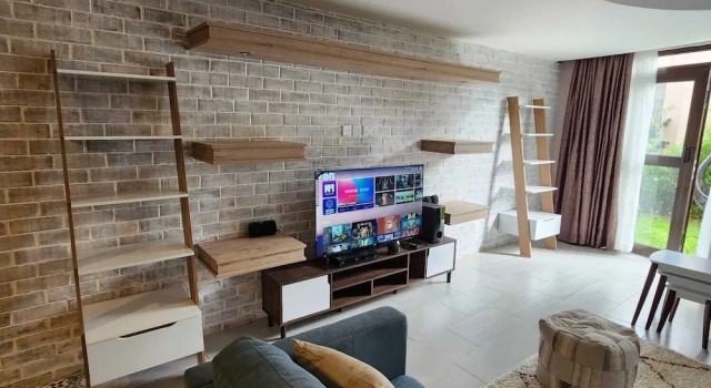 Апартаменты Lux Suites Westlands Cottage Apartments