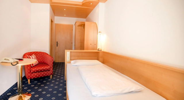 Hotel Chrys, Забронировать Отель Отели Bolzano and surroundings 3 звезды, 3*