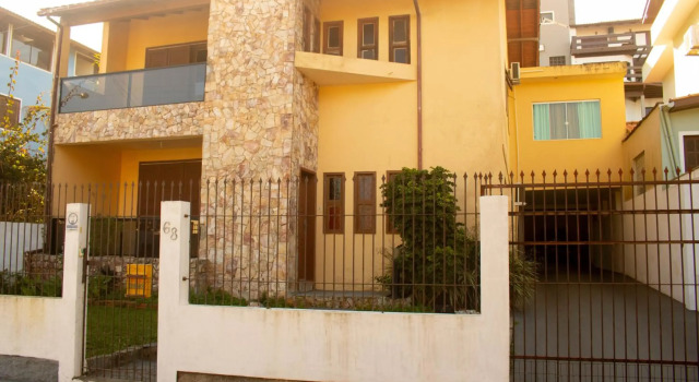 Casa na Praia da Vila em Imbituba a 30 metros da praia