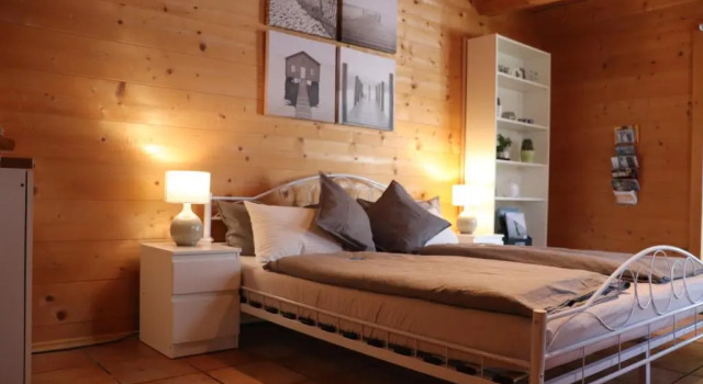 Studio im Blockhaus am Chiemsee, Varaa Hotelli Hotellit Baijeri pysäköinnillä, Pysäköinti