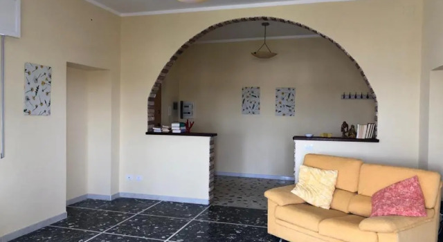 Коттедж Appartamento 150 mq in villa sul mare a Fertilia