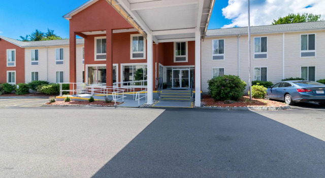 Comfort Inn Merrimack Nashua, Varaa Hotelli Hotellit New England uima-altaalla, Uima-allas