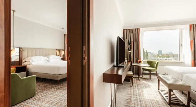 Номер Family Connecting Hilton Amsterdam