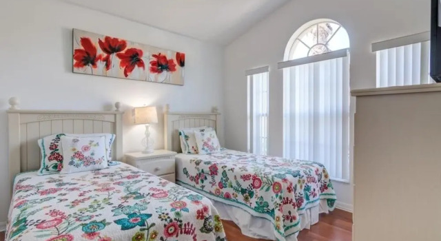 Lovely Lake 20 Min To Disney Large Pool! 4 Bedroom Home, Rezerwuj Hotel Kissimmee Kissimmee