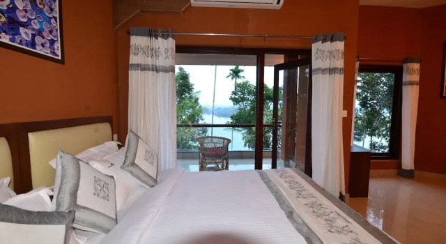 Номер Luxury LakeRose Wayanad Resort - Lake view
