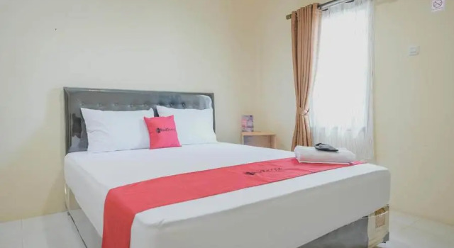 Номер Standard RedDoorz Syariah near Tugu Juang Jambi 2