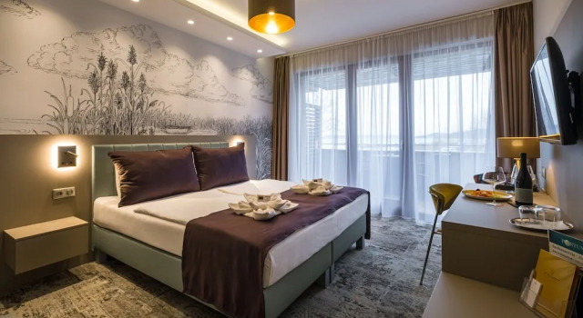 Двухместный номер Premium с балконом и с видом на озеро Hotel Golden Lake Resort