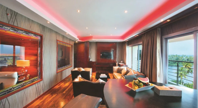 Двухместный люкс с видом на озеро Ramada by Wyndham Alleppey