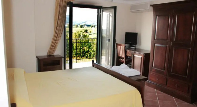 San Nicola Il Sole, Rezervați Hotel Hoteluri în Albanella cu parcare, Parcare